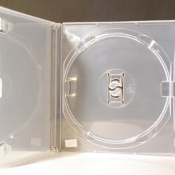 CD-Hülle::Eine offene transparente CD-Hülle mit einem Platz für eine Disc in der Mitte.