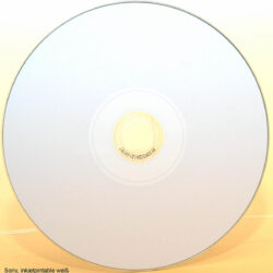 Eine leere, inkjet-druckbare CD in Weiß mit einem transparenten Zentrum und ohne Beschriftung.