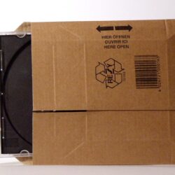 Braune Kartontasche zum sicheren Versand für CDs.