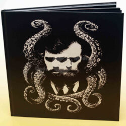 Ein künstlerisch gestaltetes Buchcover mit einem Gesicht und Tentakeln, das einen surrealen und mysteriösen Eindruck vermittelt.