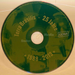 CD-Design mit den Aufschriften "Terra Brasilis - 25 Jahre" und "1988 - 2013" auf einem grünen Hintergrund