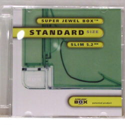 Abbildung einer transparenten DVD-Hülle mit der Aufschrift „Super Jewel Box™“ und den Größenangaben „Standard Size“ und „Slim 5.2 mm“