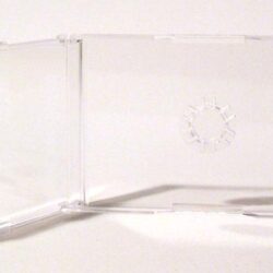 Transparente CD-Hülle geöffnet, auf weißem Hintergrund.